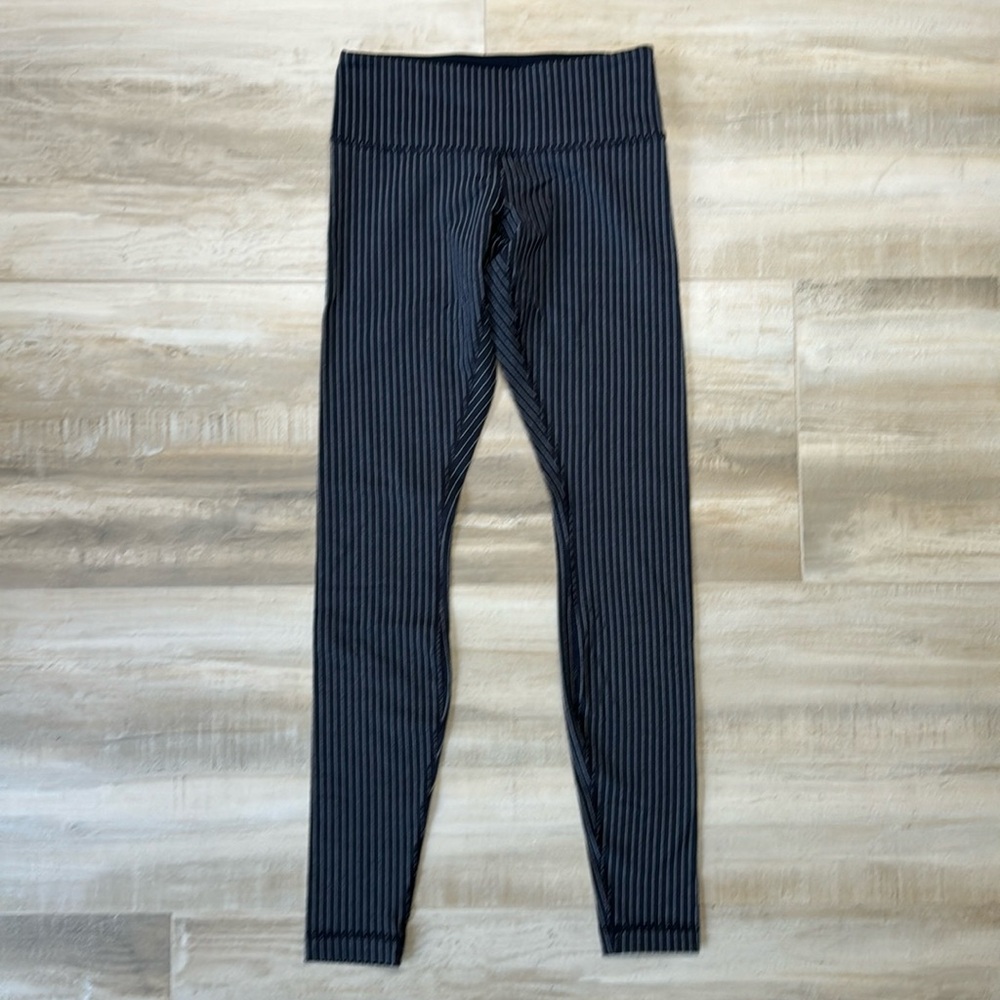 lululemon Athletica Wunder Under, size 4 *Vintage*